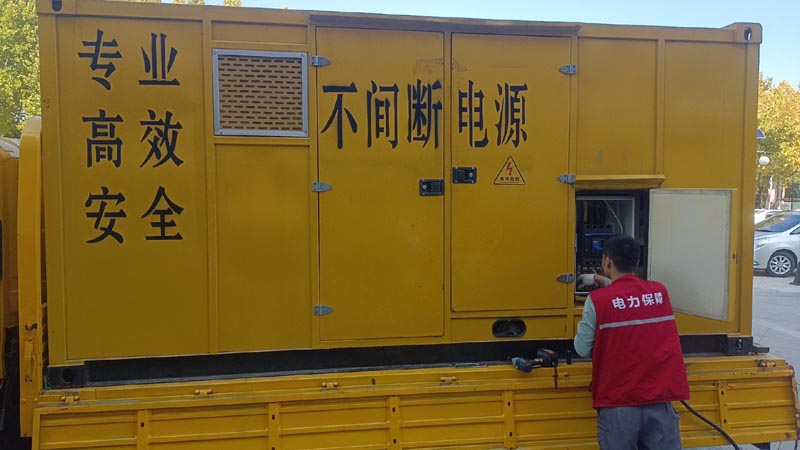 龙岗柴油发电机组和UPS电源配合使用时，如何避免切换过程中的电力中断？